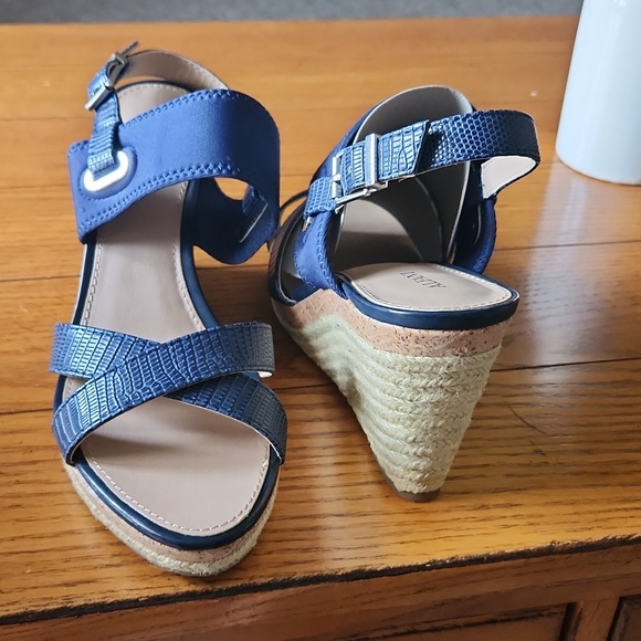 Sandals - Picture 4 of 4